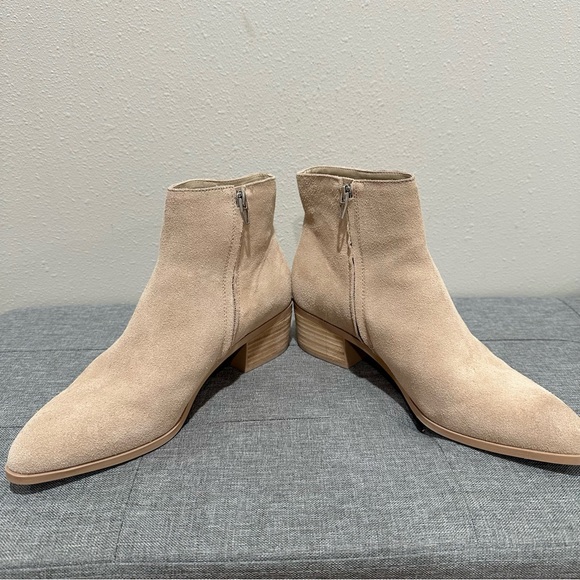 Dolce Vita Avie Booties - Picture 7 of 11